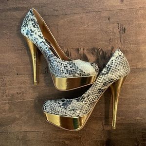 Steve Madden snake print pumps